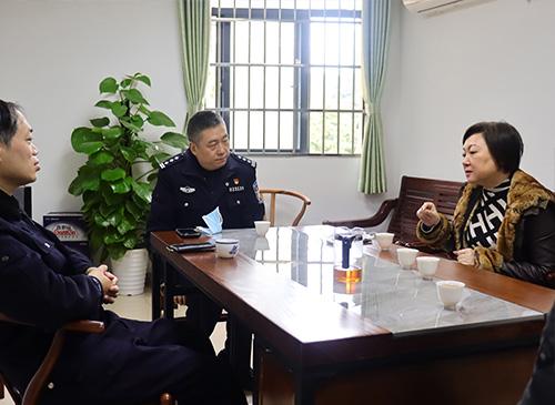 加强党建共建，亲昵警企关系